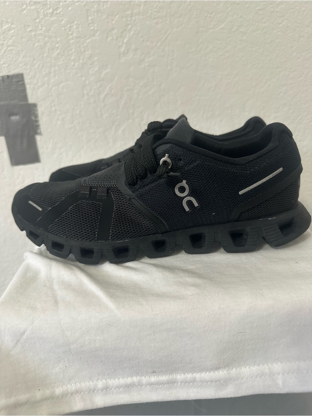 On Cloud 6  Shoes without original laces — Black